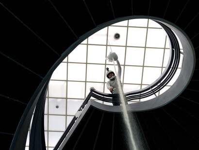 Nino Baumgartner, Helix Maneuver, 2013, Performance at Kunsthaus Aarau. Photo by Sandro Fiechter