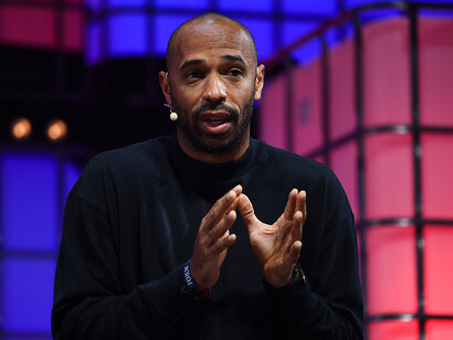 Thierry Henry.  Ce qui ressort surtout d’Henry, c’est sa capacité à transmettre plus encore que son passé de joueur qui plaide bien entendu en sa faveur © Web Summit - HM3_3974, CC BY 2.0