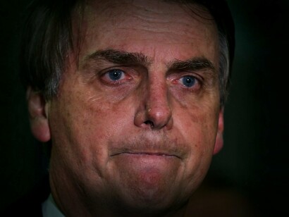Jair Bolsonaro. Embora a tentativa de golpe de 2022 não tenha resultado em um sucesso imediato, ela culminou nos ataques de 8 de janeiro de 2023, quando apoiadores de Bolsonaro invadiram e depredaram os prédios dos Três Poderes em Brasília. O Palácio do Planalto, o Congresso Nacional e o STF foram alvo dessas ações, que foram amplamente vistas como a continuidade da movimentação golpista iniciada após a eleição de 2022. Esses ataques geraram condenações em âmbito nacional e internacional, sendo interpretados como uma tentativa de desestabilizar o novo governo