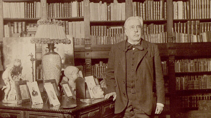 “Me vine a Madrid con el intento de buscarme alguna ocupación lucrativa y honrosa, con cuyo objeto venía decidido a pasar un año con un abogado y después abrir bufete; pero como mi fuerte no es el trabajo, y menos de esta clase, ahorqué la toga, quemé la golilla y, aprovechándome de una buena coyuntura, me metí de patitas en la diplomacia, donde con bailar bien la polca y comer pastel de foiegras, está todo hecho.”

Fragmento de la carta enviada a su amigo Juan Navarro Sierra