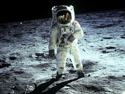 American astronaut lands on the moon