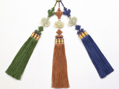 Pendant (Norigae), Eun Young Kim, 1991, Korea. Museum no. FE.426-1992. © Victoria and Albert Museum, London