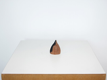 Cícero Alves dos Santos (Véio), Mãos desiguais, 2014, Madeira, 9 x 6,5 x 3 cm. ©Germana Monte-Mor