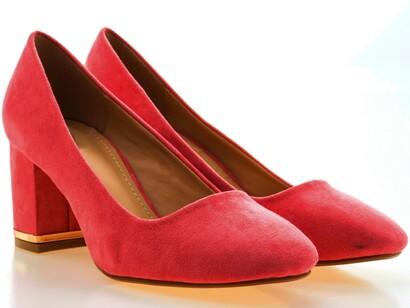 Non è amore se fa male: riconosci, rifiuta, reagisci. Per sottolineare che la violenza non deve mai essere confusa con l'affetto