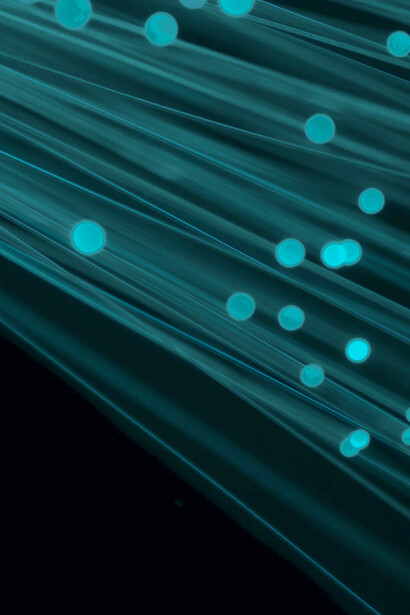 Entenda o ciberespaço como um ambiente virtual onde ocorrem interações diversas e intensas na era da internet