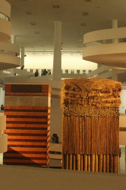 Obras en exposición durante la 32a Bienal de São Paulo (2016) en el pabellón Cicillo Matarazzo, Parque de Ibirapuera, São Paulo, Brasil