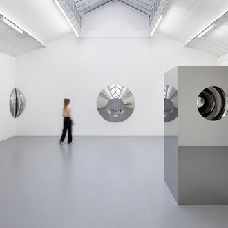 Anish Kapoor, vue de l’exposition. Avec l’aimable autorisation de la galerie Kamel Mennour
