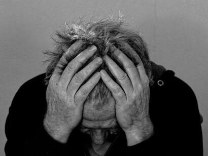 Hombre decepcionado: hay que aprender a que el fracaso es lo que es y no otra cosa. No es un endurecimiento o una mejora. Es parte de la vida