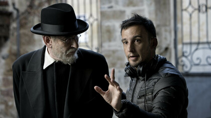 El actor Karra Elejalde y Alejandro Amenábar durante el rodaje de la película «Mientras dure la
guerra», la más nominada de los Premios Goya 2020. Foto Teresa Isasi