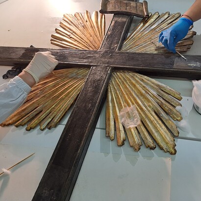 Roma, Italia, “Croce” lignea in restauro presso i laboratori dell’Istituto Restauro Roma, ph. Roberto Luciani