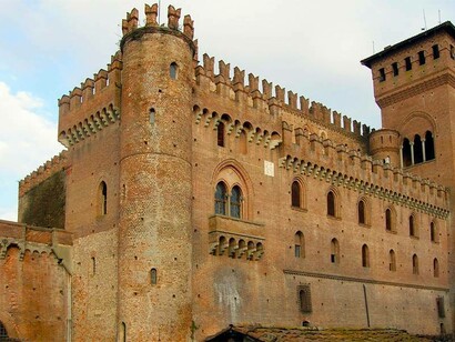 Castello di Gabiano, vista da ovest, Alessandria, Italia