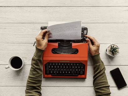 Aquel que no escribe olvida y olvidar nunca es bueno porque el viento se lo lleva todo