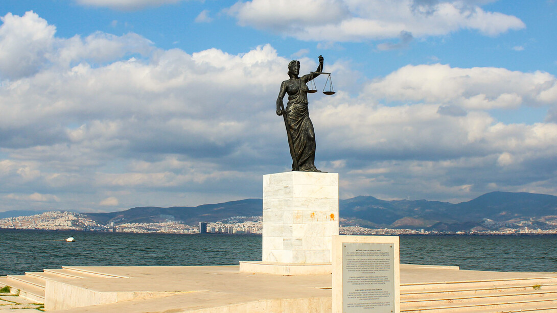 Estatua de Temis, diosa de la Justicia, situada en Grecia