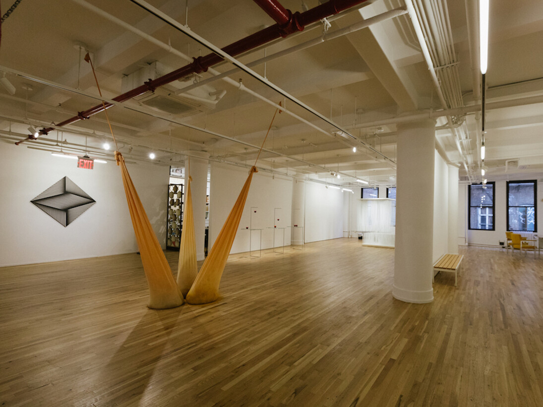 Gravitas, Exhibition view. Courtesy of León Tovar Gallery