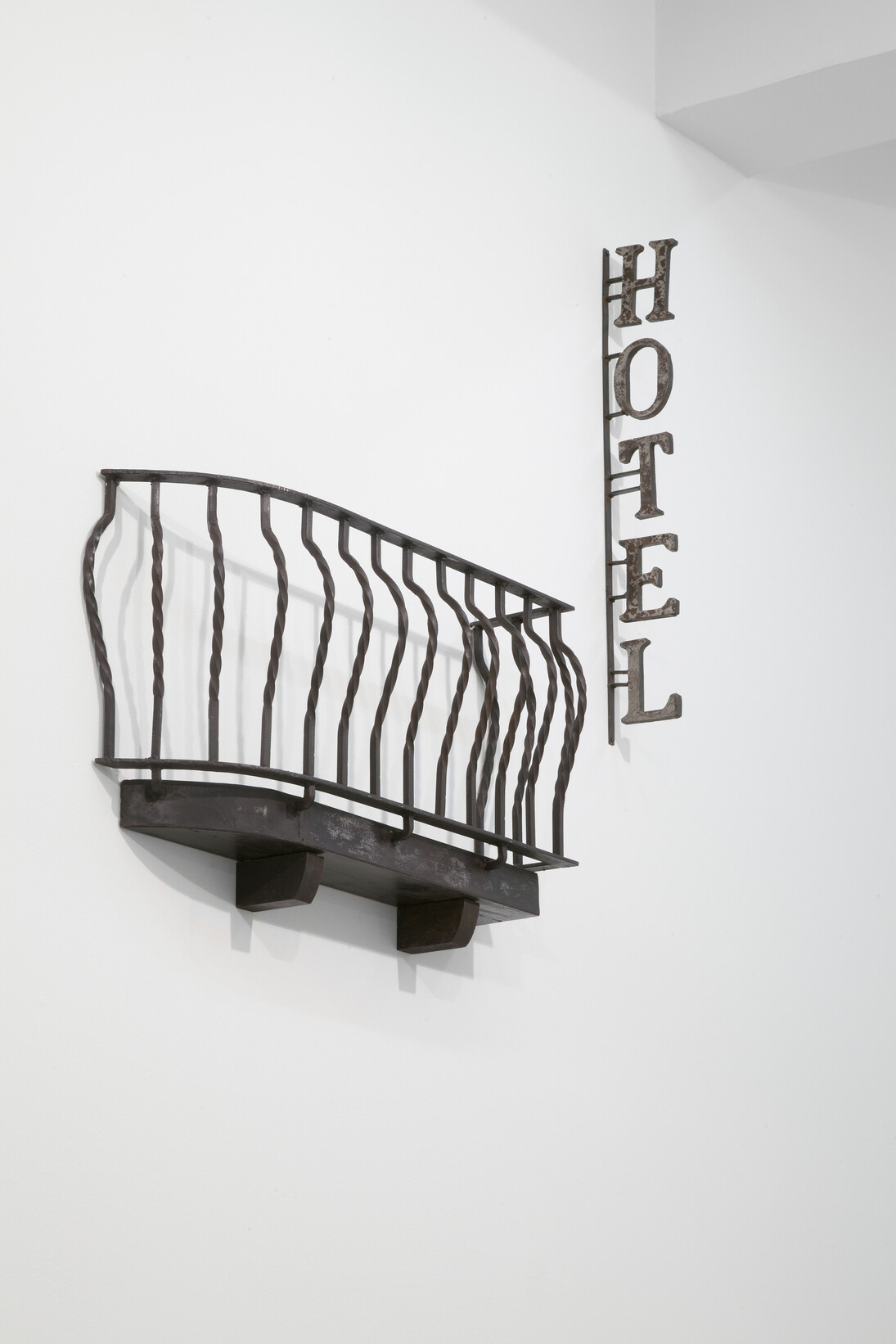 Juan Muñoz, Hotel DeClercq II, 1986, Iron, Balcony: 17-3/4 x 26-1/4 x 7-1/2 in. / 45 x 92 x 19 cm, Hotel sign: 29-3/8 x 4-3/4 x 11/16 in. / 74.5 x 12 x 1.5 cm