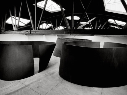 Reverse Curve. Courtesy of Gagosian Gallery