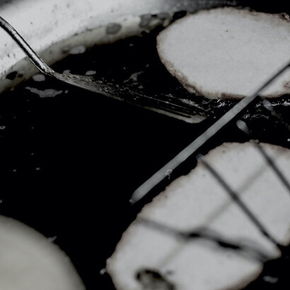 Puestos callejeros donde se preparan tacos y garnachas