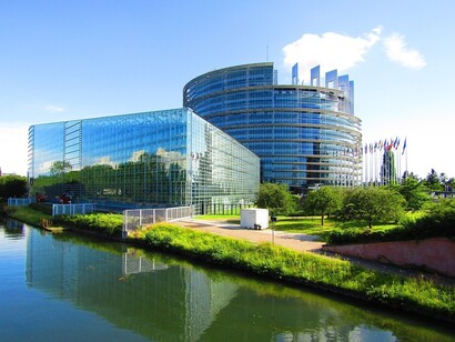 La nascita del diritto europeo ha introdotto un corpus giuridico sovranazionale che prevale sulle legislazioni nazionali, favorendo il principio della supremazia del diritto dell'UE