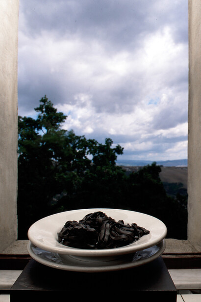 Fabio Mauri, Pasto nero (Picnic o Il buon soldato), [Black meal (Picnic or the good soldier)], 1998, Iron, ceramic, food, 115 x 23 x 23 cm / 45 1/4 x 9 x 9 in (incl. base). Photo: Claudio Abate
