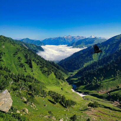 A breathtaking view of Kashmir’s valleys—now central to a regional flashpoint after the 2025 Pahalgam attack