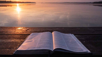 Un libro al tramonto