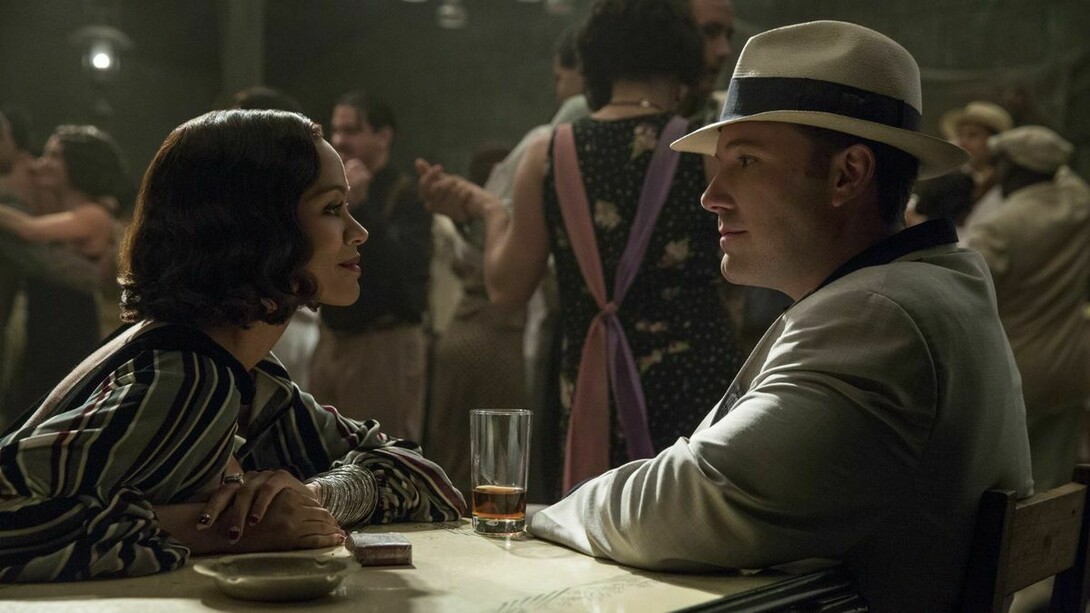 Zoe Saldana y Ben Affleck en "Vivir de noche"