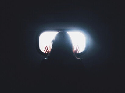 Qué pasaría si a los treinta y seis años te dieras cuenta que después de tus
fallidos intentos de pareja y posibles enamoramientos, es la primera vez que te
enamoras a lo loco