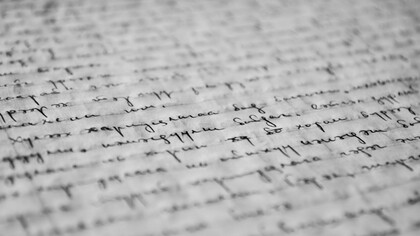 L'autore in questo articolo presenta una sfida, una vera e propria gara semipoetica volta a valorizzare e riprendere confidenza con il verso, con gli accenti e con le regole, importantissime da conoscersi soprattutto qualora le si voglia infrangere