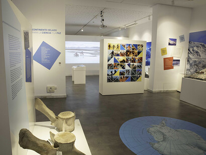 El museo en la Antártida, vista de exhibición. Cortesía de Casa de la Ciencia