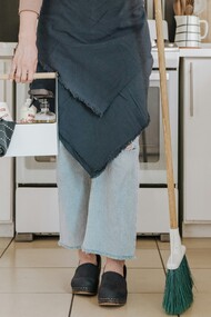 Kiyomeru significa "purificare" ed è una pratica giapponese che trasforma la pulizia quotidiana in un atto meditativo, in cui si purifica sia l’ambiente che la mente