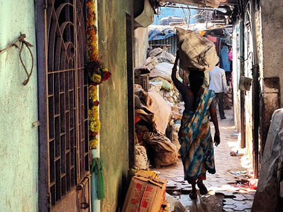 Daily life in the slum - Dharavi - Mumbai © Thomas Galvez