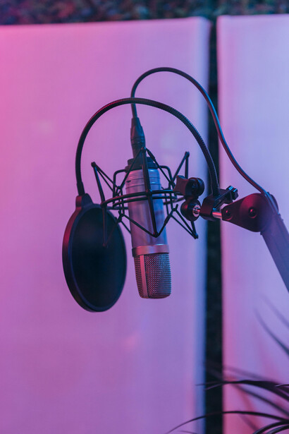 Incluso cuando se pierde la capacidad física de hablar, la voz como portadora de sentido y presencia puede sobrevivir en nuevas formas de expresión