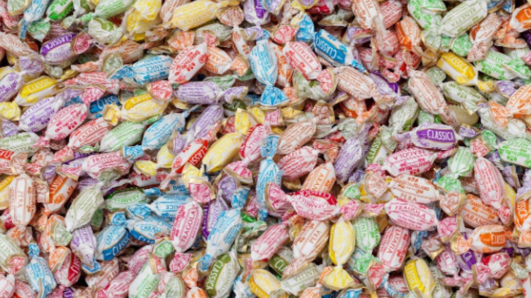 Felix Gonzalez-Torres, Exhibition view. Courtesy of David Zwirner