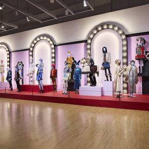 El mundo de Anna Sui, vista de exhibición. Cortesía del Phoenix Art Museum