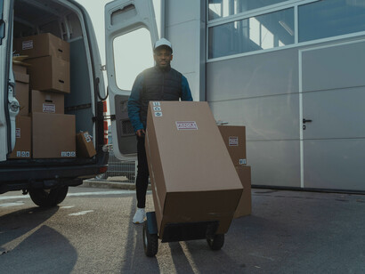 La distribución eficiente de suministros garantiza que los ingredientes lleguen en condiciones óptimas, respetando tiempos y temperaturas adecuadas para preservar su calidad