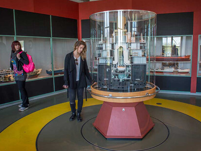 Shipping & Shopping. Courtesy of Sjöhistoriska museet