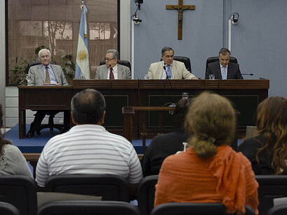 Une nouvelle audience a lieu dans le procès pour crimes contre l'humanité survenus au pénitencier de Villa Urquiza. Hugo Norberto Cataldi, Gabriel Casas, Carlos Jiménez Montilla et Juan Carlos Reynada, juges. Tucumán, Argentine, 23 septembre 2014. Photo par Paloma Cortes Ayusa