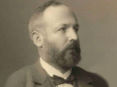 Georg Cantor. Il pense qu'il existe des infinis en acte, il montre qu'il y a des infinis en acte plus grands que d'autres et qu'il n'y a pas d'infini qui soit le plus grand de tous