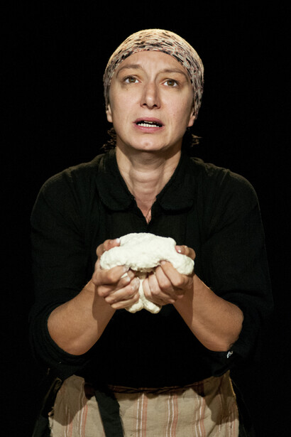 Arianna Scommegna in Mater Strangosciàs