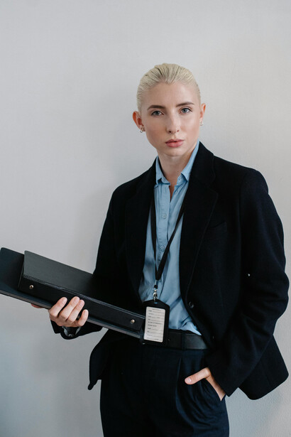 Redes sociais são fundamentais na resistência contra narrativas enganosas, destacando a importância de espaços digitais livres para a verdade e a liberdade de expressão