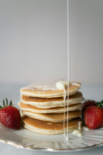 Os portugueses trouxeram o açúcar e mudaram a cultura doceira brasileira conheça a origem de sobremesas icônicas como o quindim e a cocada