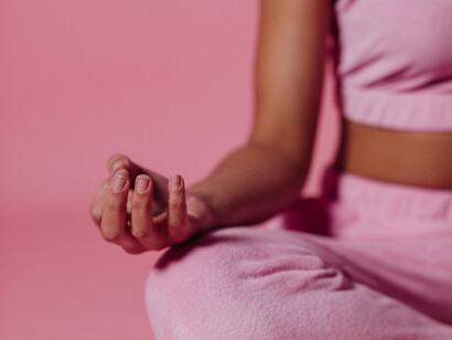 Deixar que a vida siga seu curso natural, sem tentar controlar todos os aspectos, pode proporcionar uma sensação de paz e aceitação