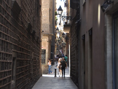 Hacía mucho que no recorría, lenta y morosamente, el laberinto de callejuelas del viejo barrio judío. Advertí de inmediato ciertos cambios...El Call, Barcelona, España