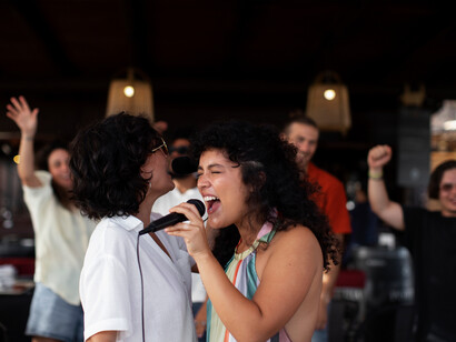 Artistas. Fatores socioeconómicos e socioculturais relevantes que estimulam ao seu enriquecimento pessoal 