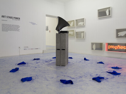 Filipe Marques, Hugo de Almeida Pinho e Beatriz Albuquerque, vista geral da exposição *Art Stabs Power: que se vayan todos!*, 2014. Fotografia Inês Valle