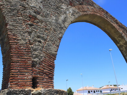 El acueducto se había iniciado en 1783 con la construcción del tramo de acueducto de La Bajadilla y la Fuente Nueva. Acueducto de El Cobre de la localidad andaluza de Algeciras, España
