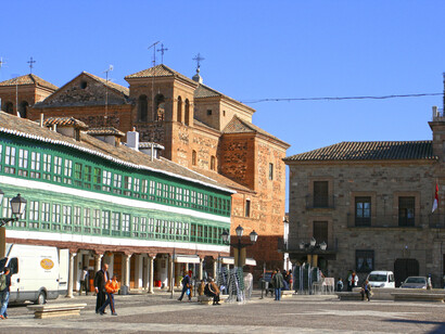 Plaza Mayor e Iglesia San Agustín. Almagro (Ciudad Real), España
