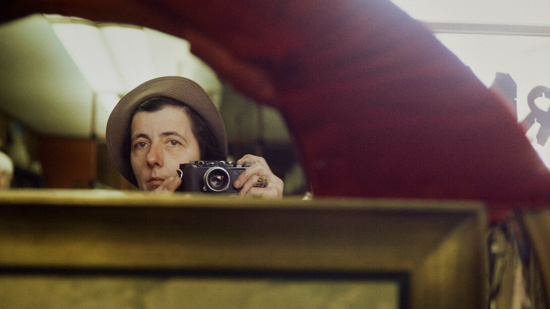 Untitled, Chicago, IL, 1974, Paper size: 11x14 inches, © Estate of Vivian Maier, Courtesy of Maloof Collection and Howard Greenberg Gallery, NY
