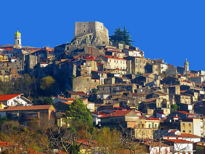 Guardia Sanframondi, Campania, Italia. Le quattro porte di Guardia Sanframondi, Porta Francesca, Porta dell'Olmo, Porta Ratello e Porta di Santo, conducono ai rioni del paese