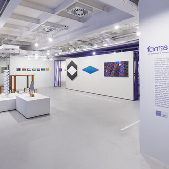 Vários artistas, Encontros entre o moderno e o contemporâneo, vista da exposição. Cortesia do Museu de Arte Moderna de São Paulo